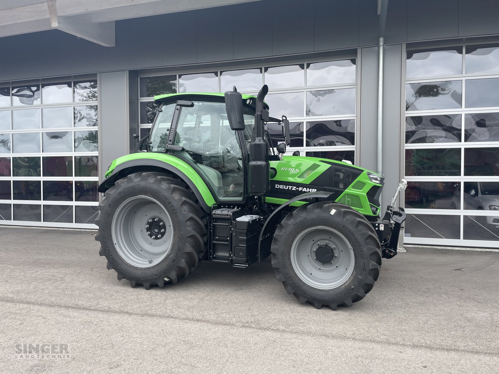 Traktor des Typs Deutz-Fahr 6130.4 TTV Vorführer, Neumaschine in Ebenhofen (Bild 5)