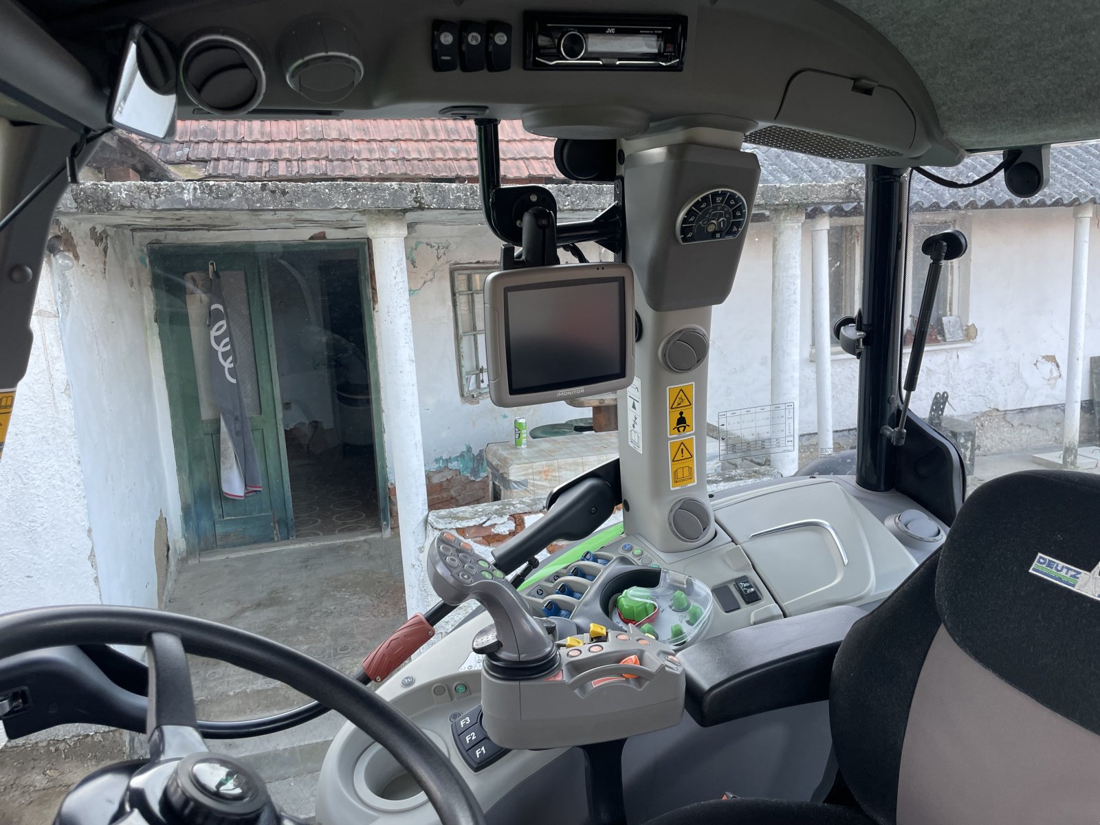 Traktor des Typs Deutz-Fahr 6130.4 TTV, Gebrauchtmaschine in ormož (Bild 3)