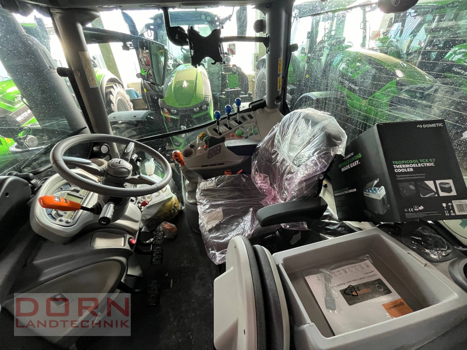 Traktor of the type Deutz-Fahr 6135 C mit Deutz Motor bis 5 Jahre 0%, Neumaschine in Bruckberg (Picture 4)