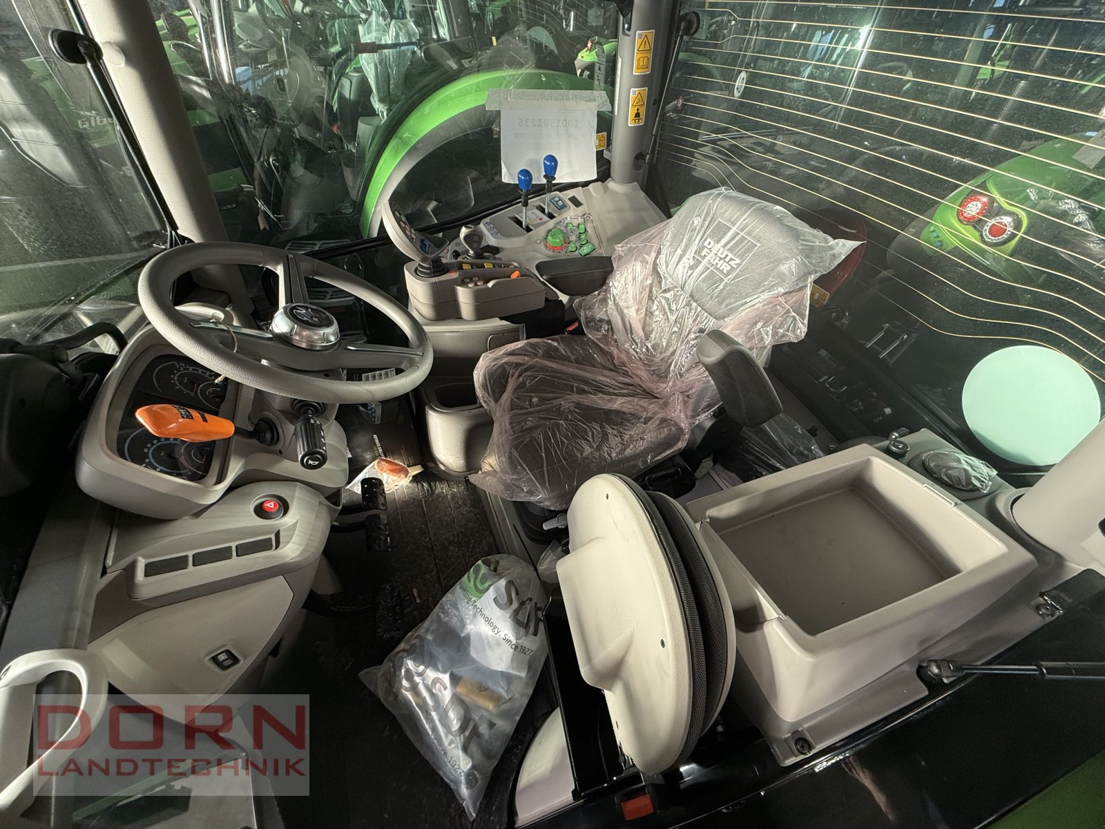 Traktor του τύπου Deutz-Fahr 6135 c TTV Aktion Java Grün, Neumaschine σε Bruckberg (Φωτογραφία 6)