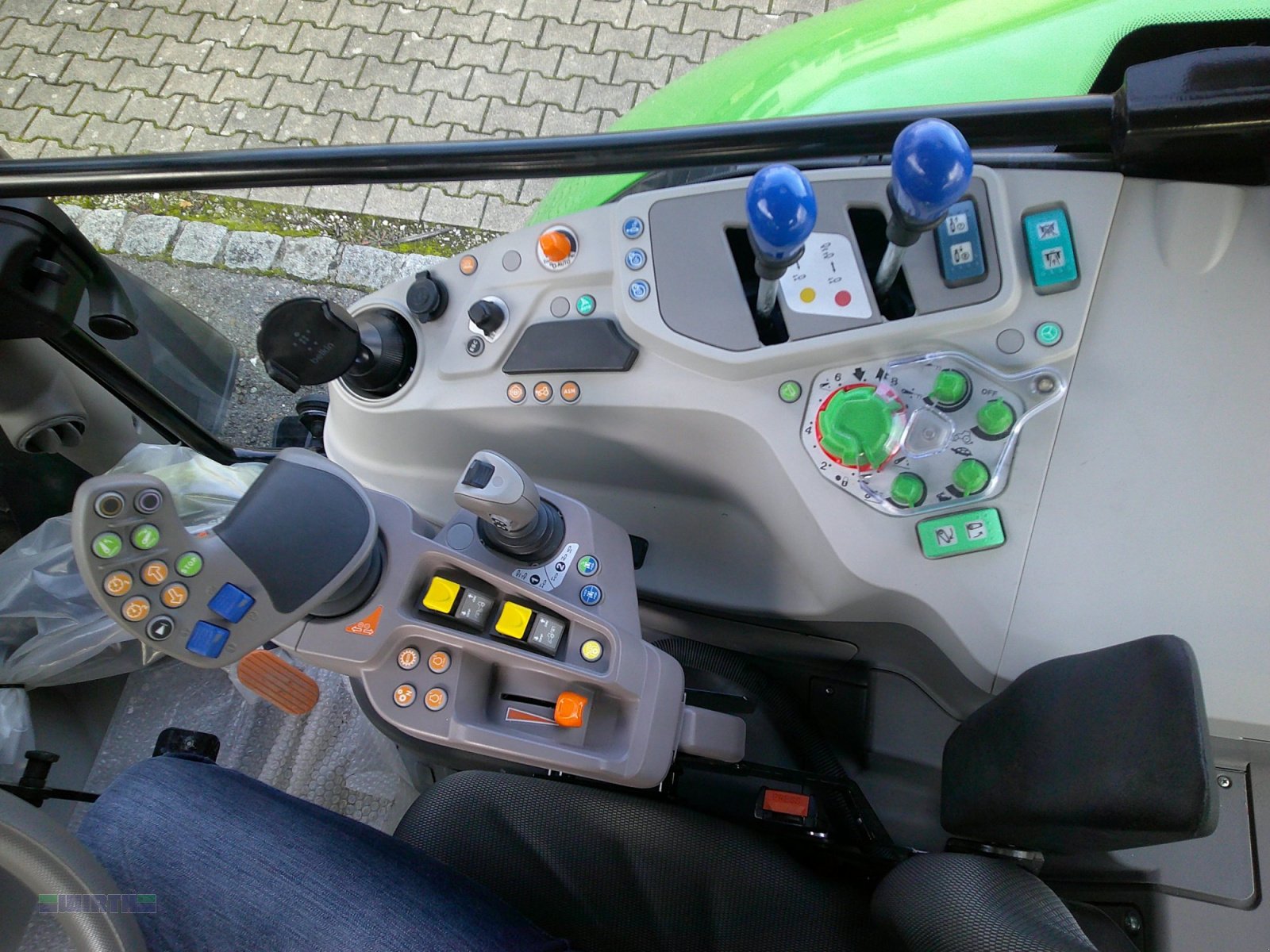 Traktor typu Deutz-Fahr 6135 C TTV stufenlos - Vorführer, 10.000,00 Euro sparen, Neumaschine v Buchdorf (Obrázek 16)