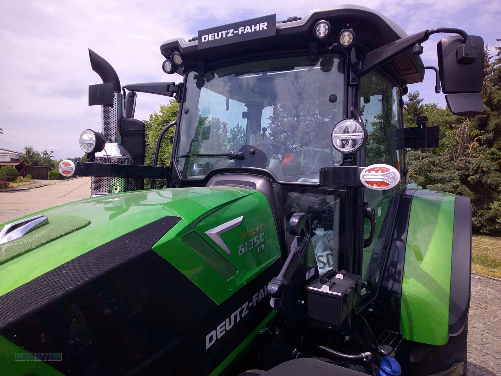 Traktor des Typs Deutz-Fahr 6135 C TTV "stufenlos WARRIOR", Javagün, Frontlader - Aktion ohne Mehrkosten -, Neumaschine in Buchdorf (Bild 5)