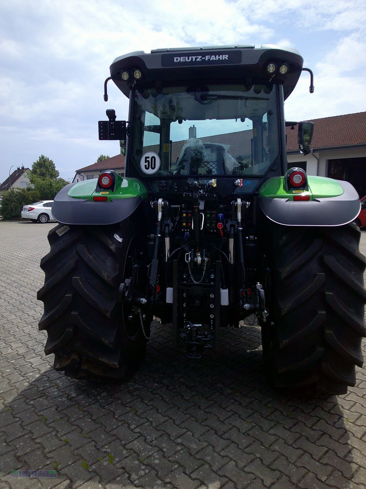 Traktor des Typs Deutz-Fahr 6135 C TTV "stufenlos WARRIOR", Javagün, Frontlader - Aktion ohne Mehrkosten -, Neumaschine in Buchdorf (Bild 7)