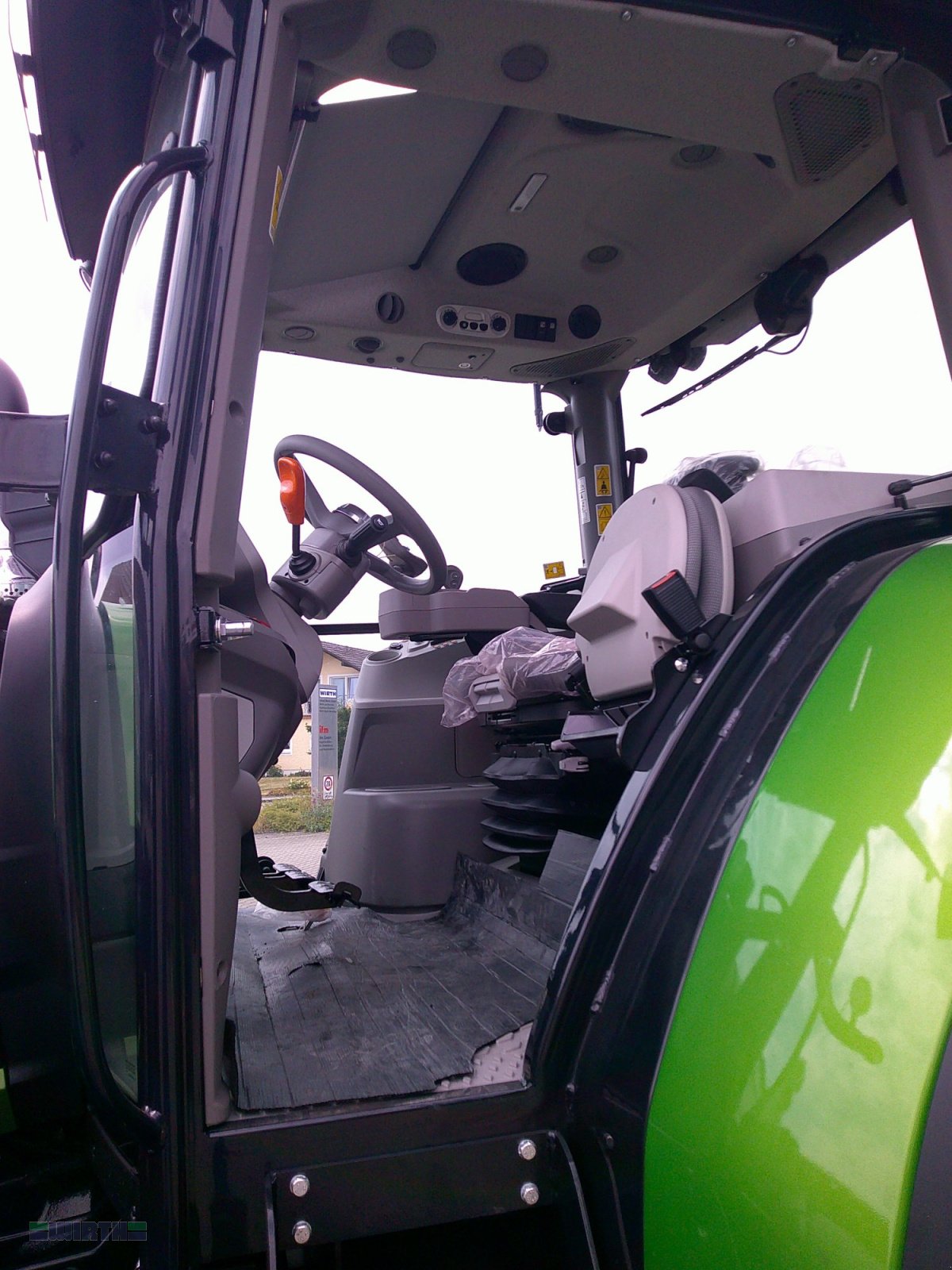 Traktor des Typs Deutz-Fahr 6135 C TTV "stufenlos WARRIOR", Javagün, Frontlader - Aktion ohne Mehrkosten -, Neumaschine in Buchdorf (Bild 13)