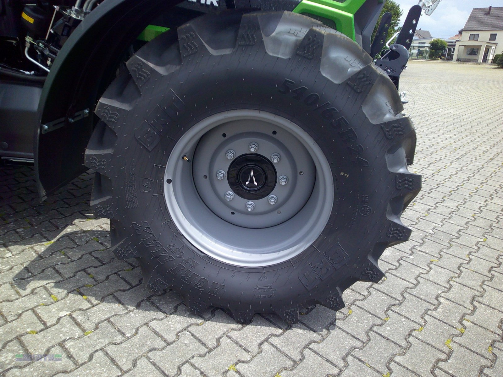 Traktor des Typs Deutz-Fahr 6135 C TTV "stufenlos WARRIOR", Javagün, Frontlader - Aktion ohne Mehrkosten -, Neumaschine in Buchdorf (Bild 19)