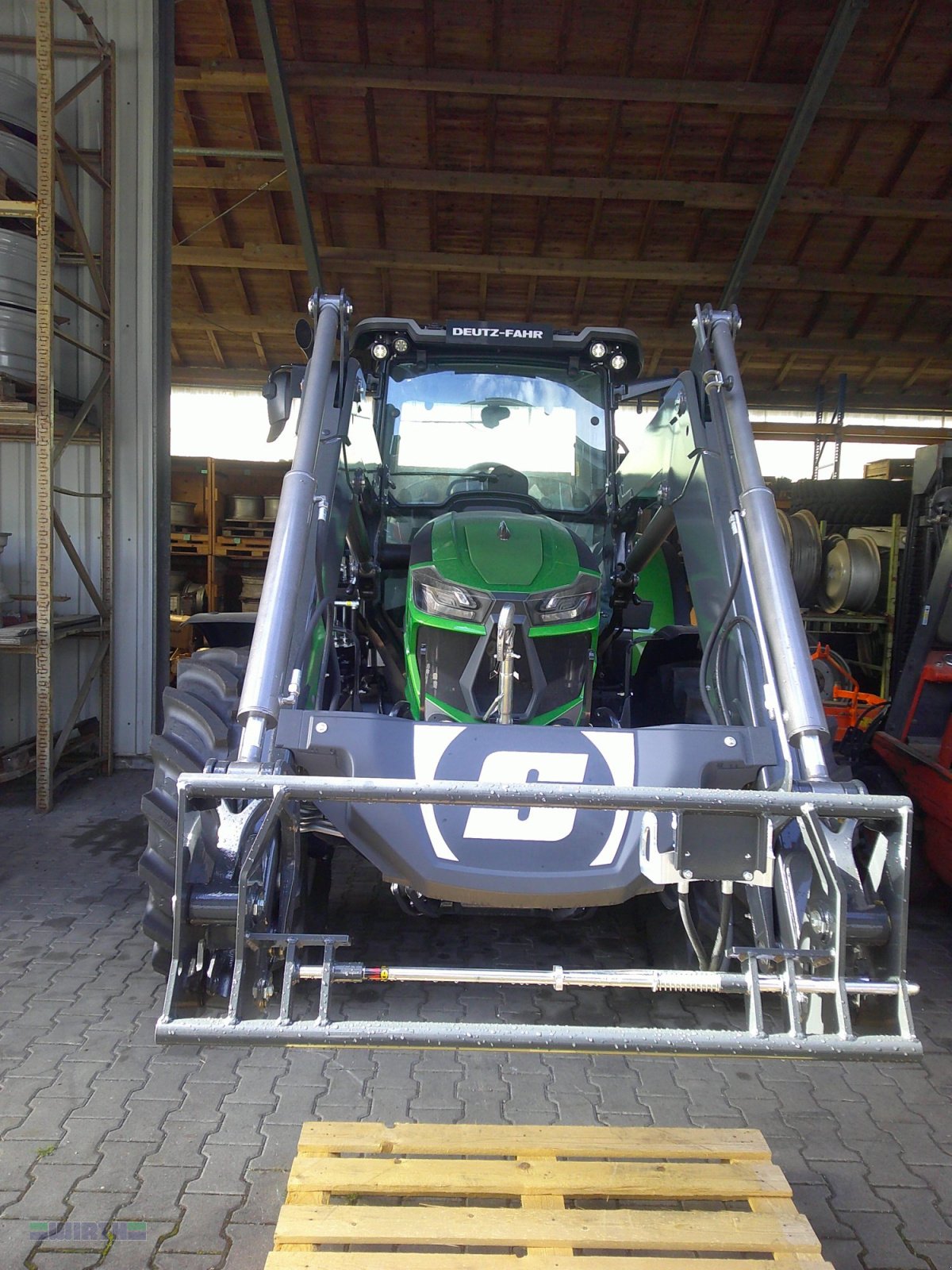 Traktor des Typs Deutz-Fahr 6135 C TTV "stufenlos WARRIOR", Javagün, Frontlader - Aktion ohne Mehrkosten -, Neumaschine in Buchdorf (Bild 26)