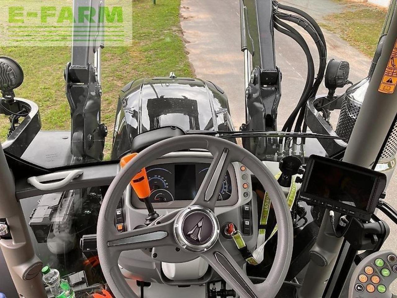 Traktor του τύπου Deutz-Fahr 6135 C TTV TTV, Gebrauchtmaschine σε Hamburg (Φωτογραφία 8)