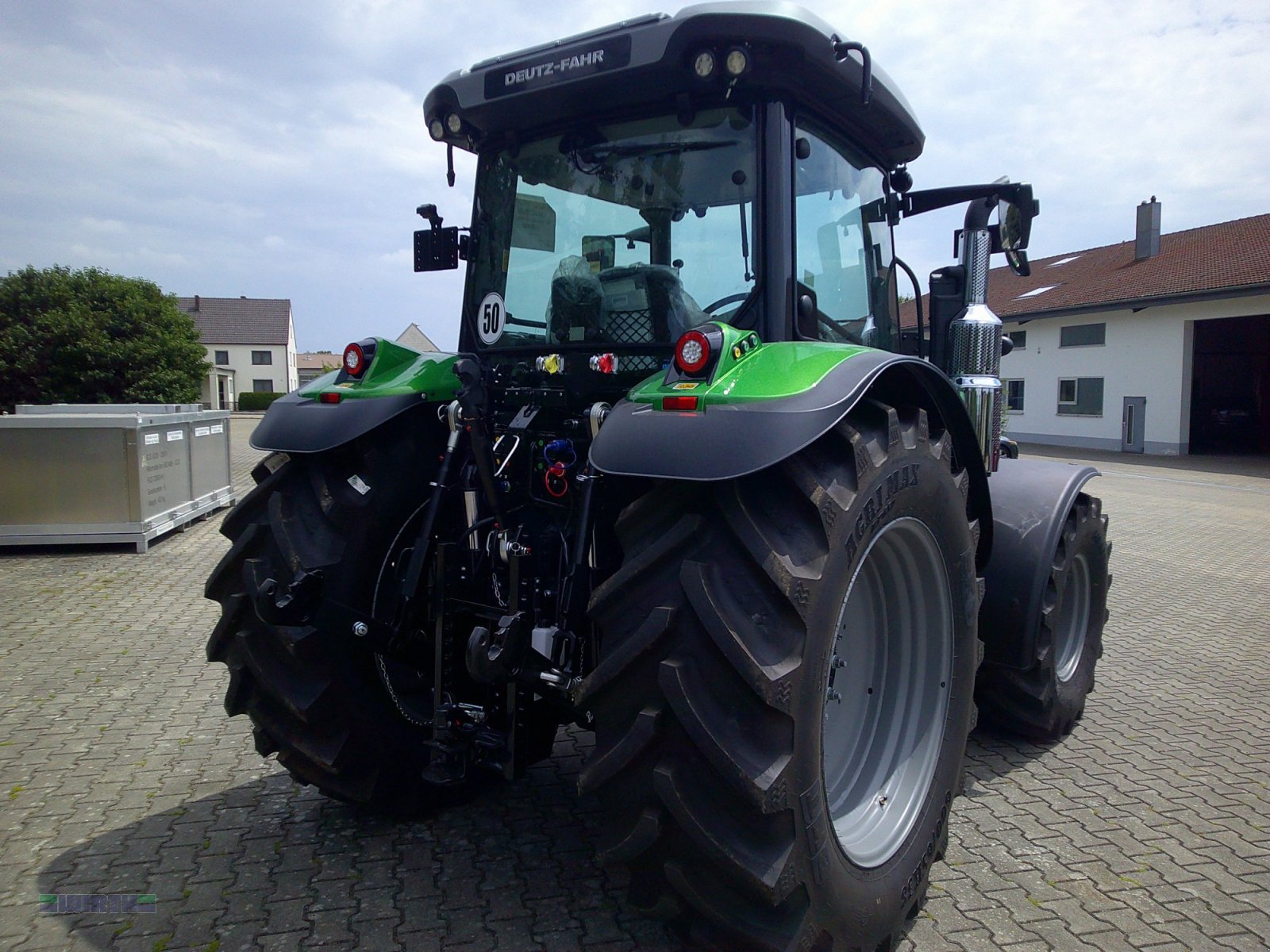 Traktor от тип Deutz-Fahr 6135 C TTV, Warrior Java grün, auf Wunsch Frontladerschwinge kostenlos, Neumaschine в Buchdorf (Снимка 8)