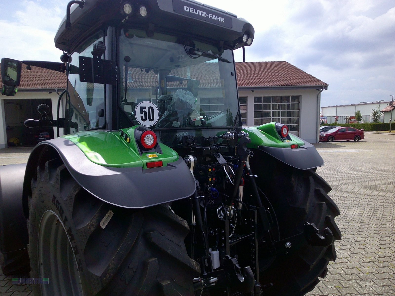 Traktor от тип Deutz-Fahr 6135 C TTV, Warrior Java grün, auf Wunsch Frontladerschwinge kostenlos, Neumaschine в Buchdorf (Снимка 9)