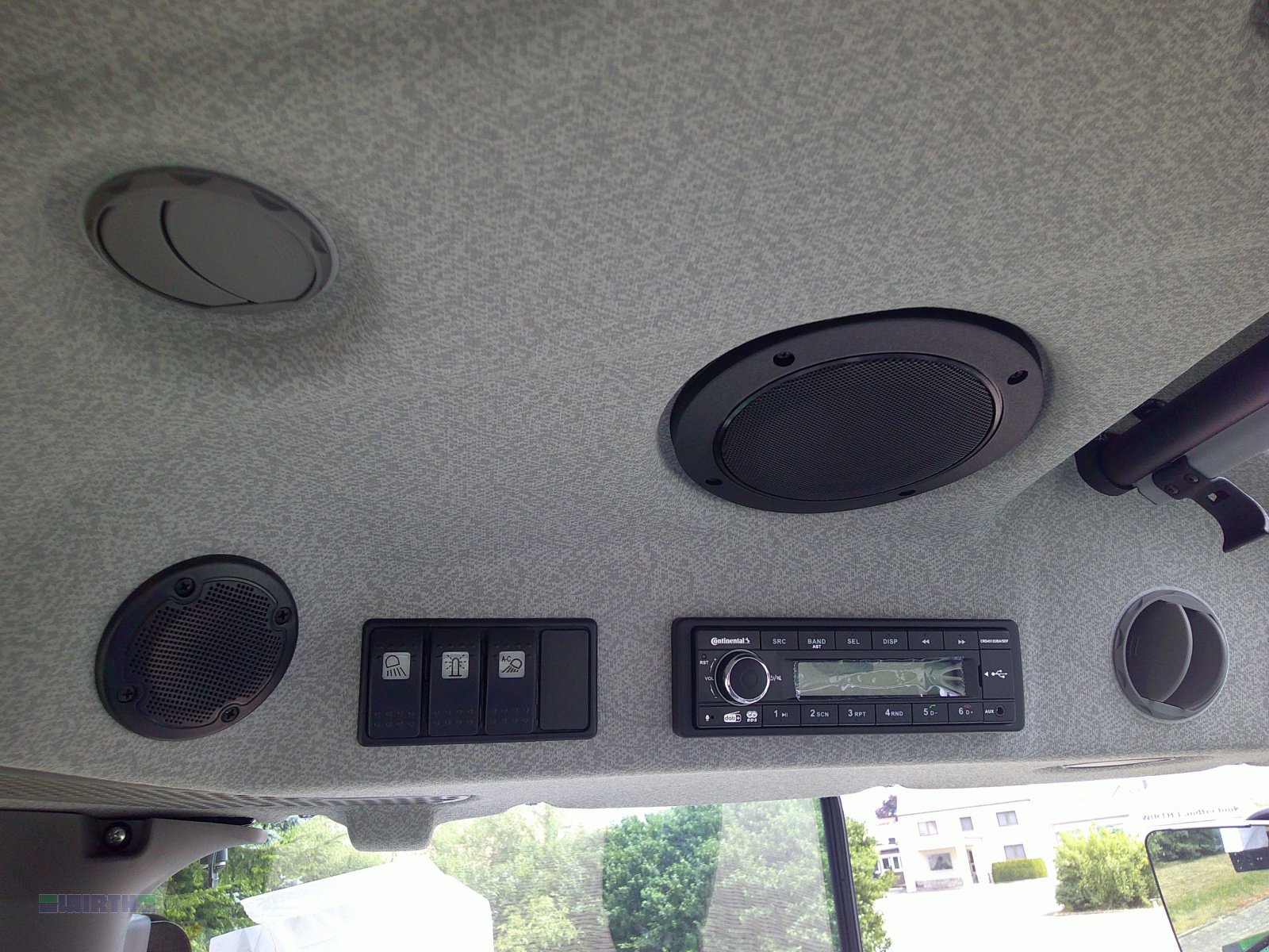 Traktor от тип Deutz-Fahr 6135 C TTV "Warrior Java grün Sondermodell" "Frontladerschwinge kostenlos", Neumaschine в Buchdorf (Снимка 22)