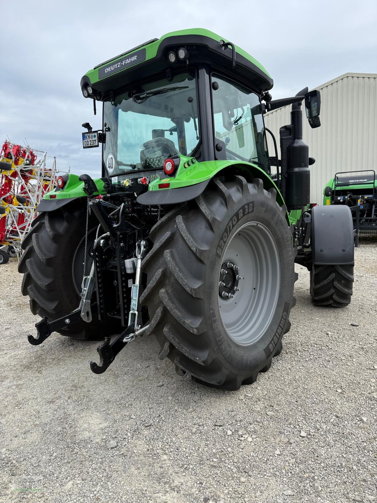 Traktor des Typs Deutz-Fahr 6135 C TTV, Neumaschine in Steisslingen (Bild 4)