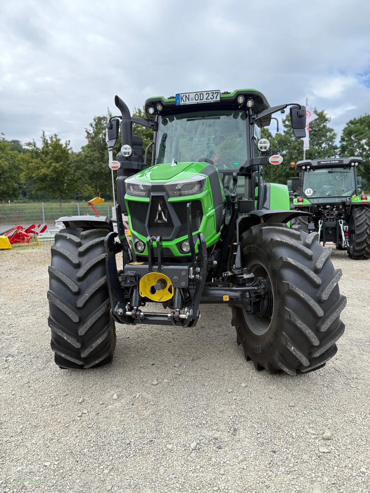 Traktor des Typs Deutz-Fahr 6135 C TTV, Neumaschine in Steisslingen (Bild 5)
