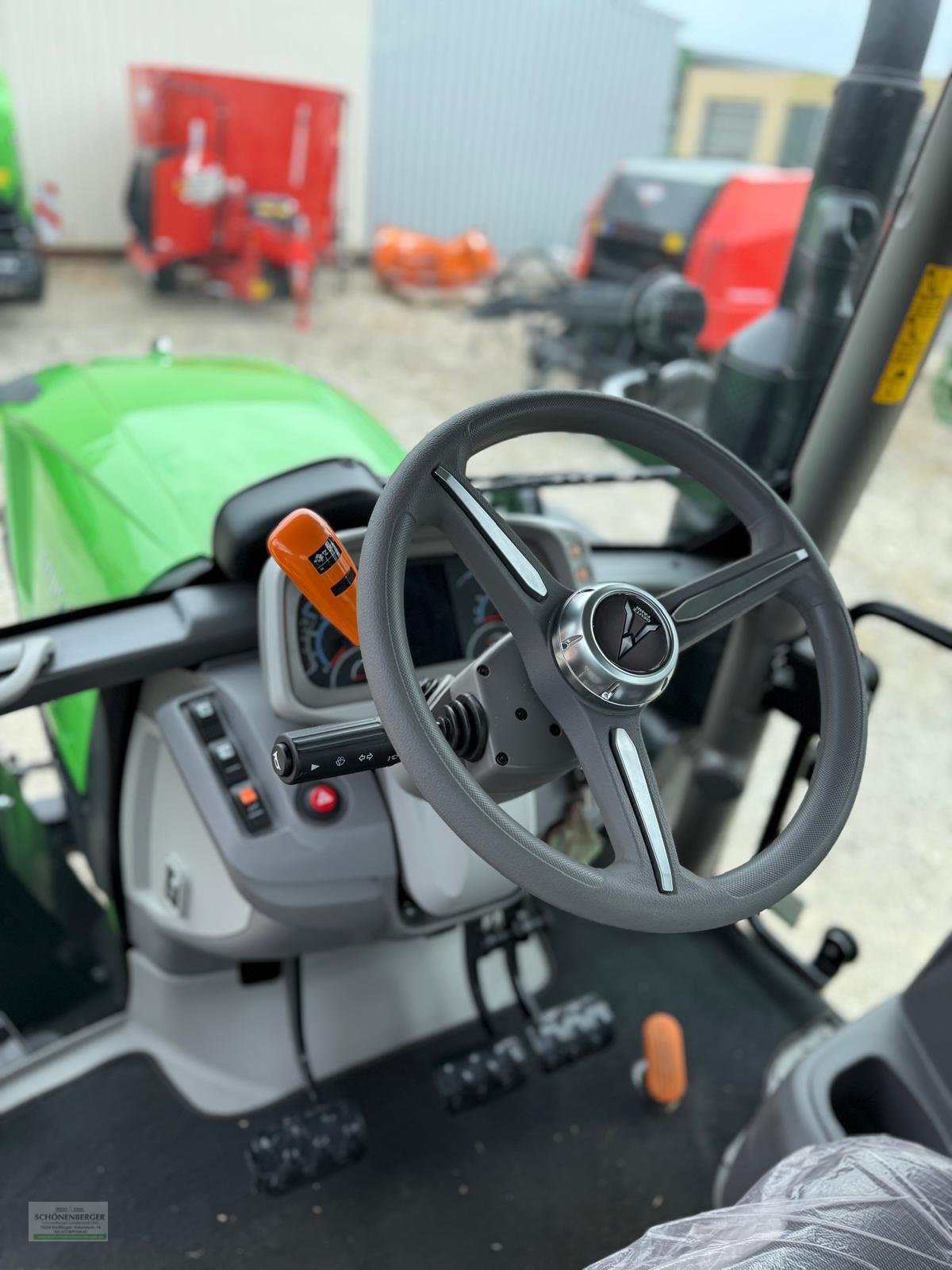 Traktor des Typs Deutz-Fahr 6135 C TTV, Neumaschine in Steisslingen (Bild 6)