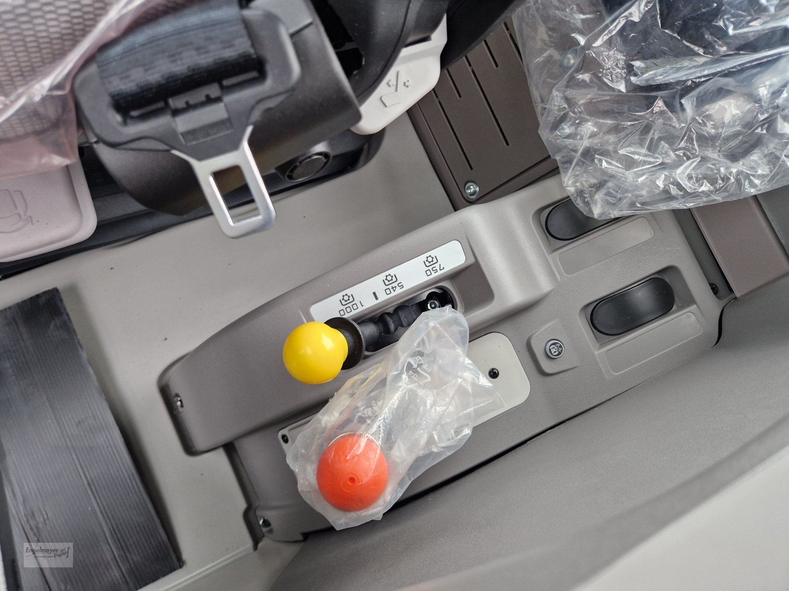 Traktor типа Deutz-Fahr 6135 C TTV, Neumaschine в Altusried-Kimratshofen (Фотография 9)