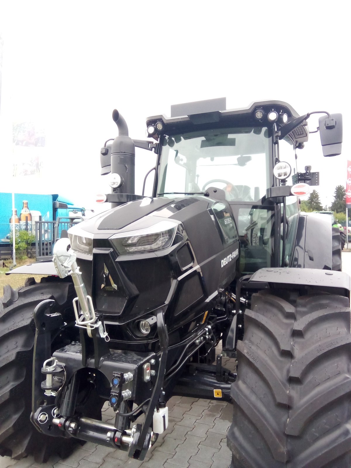 Traktor of the type Deutz-Fahr 6135 C TTV, Neumaschine in OSTERHOFEN (Picture 1)