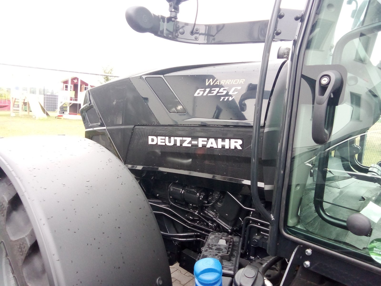 Traktor of the type Deutz-Fahr 6135 C TTV, Neumaschine in OSTERHOFEN (Picture 4)