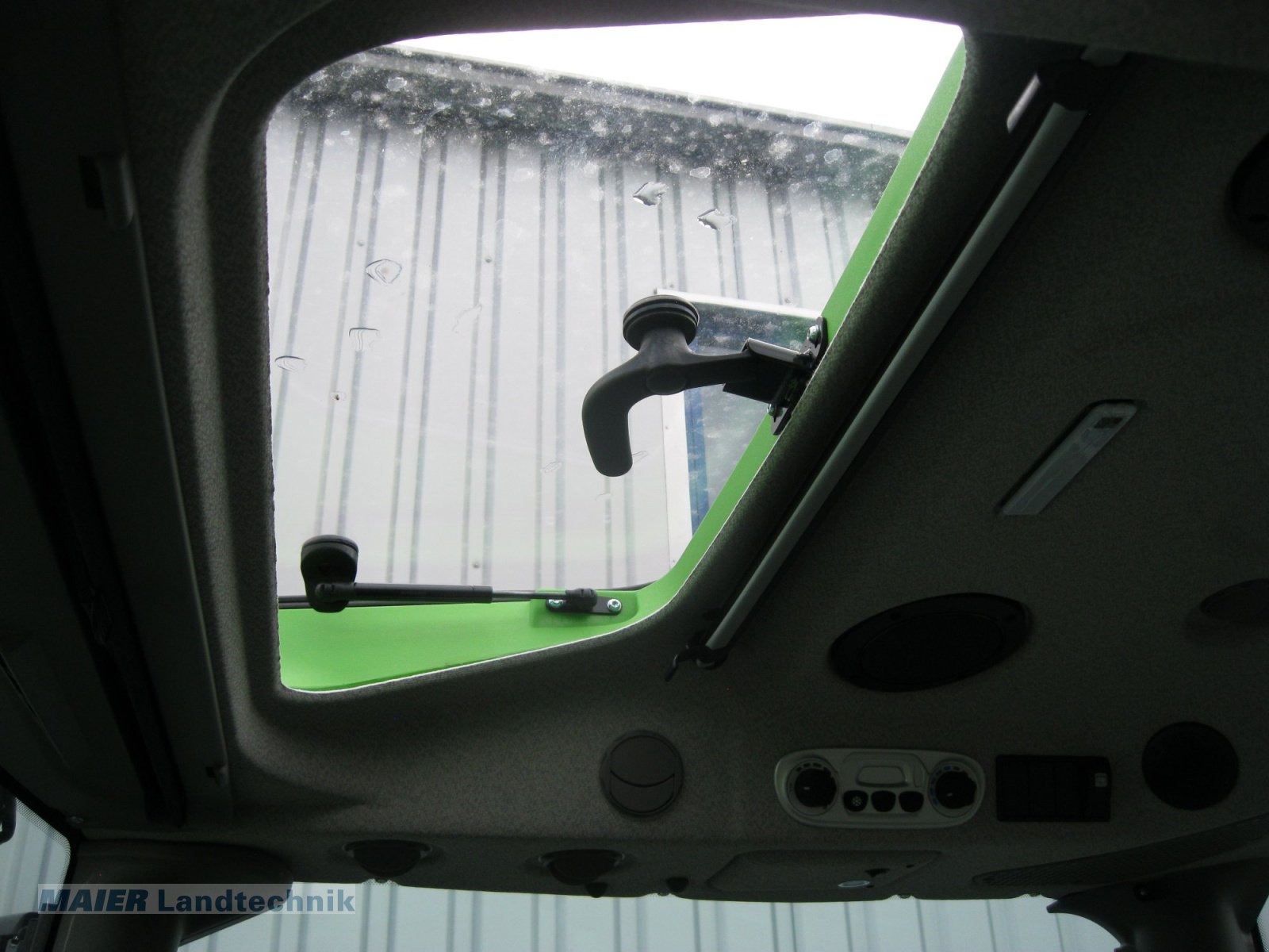 Traktor от тип Deutz-Fahr 6135 C TTV, Neumaschine в Dieterskirchen (Снимка 12)