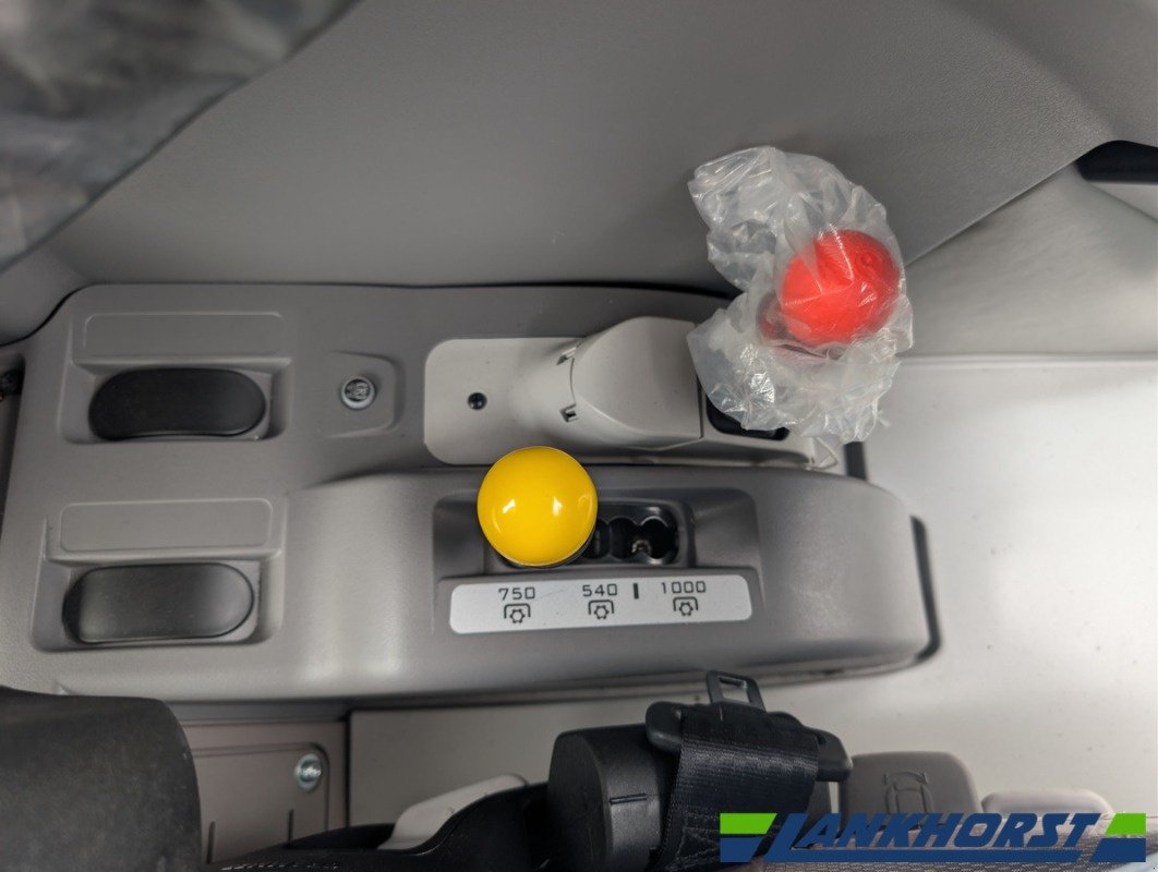 Traktor of the type Deutz-Fahr 6135 C TTV, Neumaschine in Neuenhaus (Picture 22)