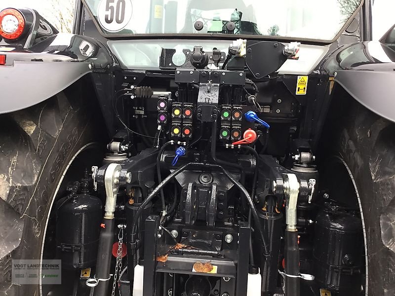 Traktor des Typs Deutz-Fahr 6135 C TTV, Neumaschine in Bodenkirchen (Bild 2)