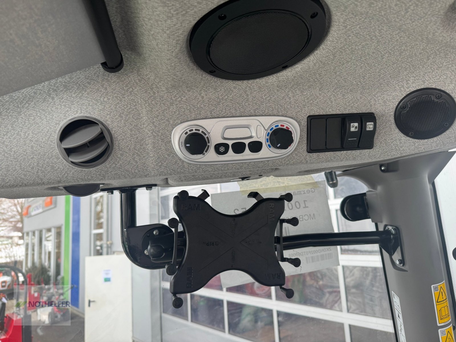 Traktor типа Deutz-Fahr 6135 C TTV, Neumaschine в Pforzen (Фотография 18)