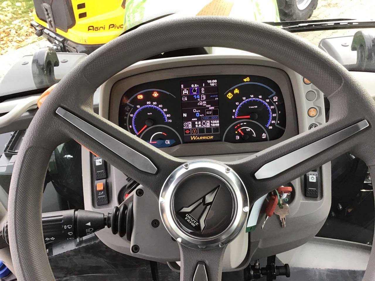 Traktor des Typs Deutz-Fahr 6135 C TTV, Neumaschine in Burgbernheim (Bild 7)