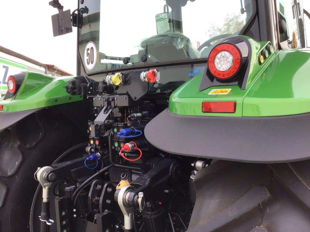 Traktor des Typs Deutz-Fahr 6135 C TTV, Neumaschine in Burgbernheim (Bild 12)