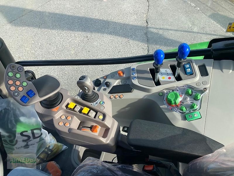 Traktor des Typs Deutz-Fahr 6135C, Neumaschine in Schlettau (Bild 9)