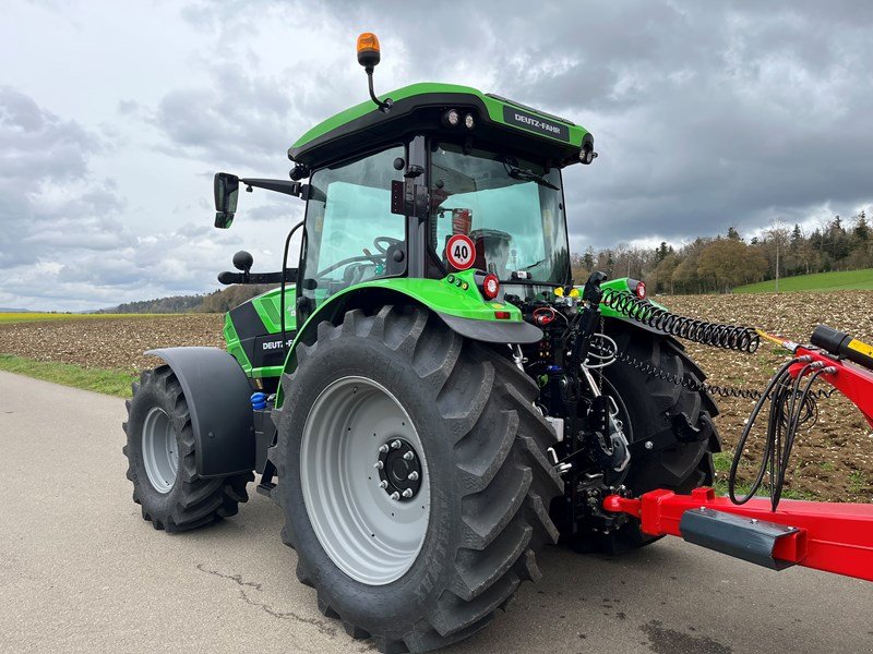 Traktor des Typs Deutz-Fahr 6135c, Neumaschine in Courtedoux (Bild 3)