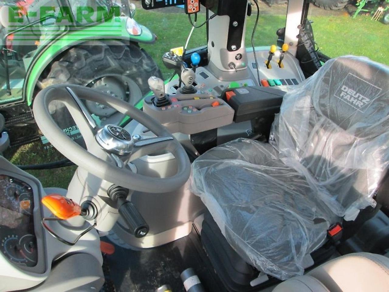 Traktor van het type Deutz-Fahr 6140.4 rv shift, Gebrauchtmaschine in VELBERT (Foto 4)