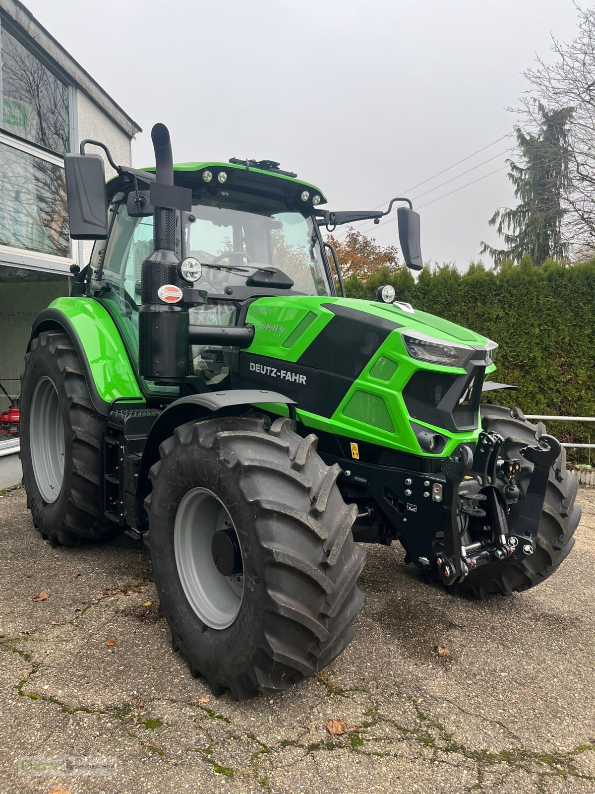 Traktor of the type Deutz-Fahr 6140.4 TTV, Getriebe stufenlos, Werksabverkauf mit Garantie, Neumaschine in Nördlingen (Picture 1)