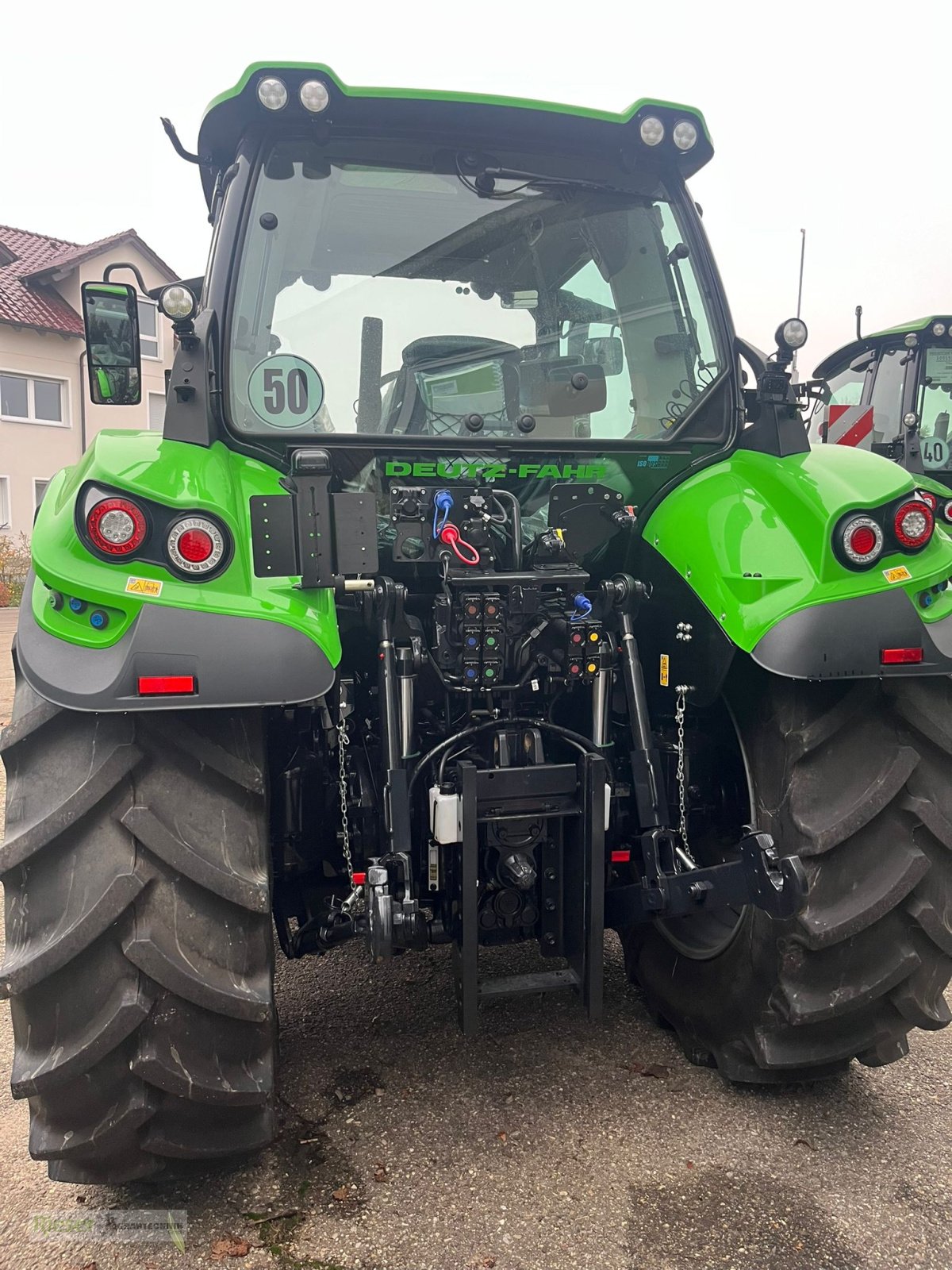Traktor of the type Deutz-Fahr 6140.4 TTV, Getriebe stufenlos, Werksabverkauf mit Garantie, Neumaschine in Nördlingen (Picture 3)