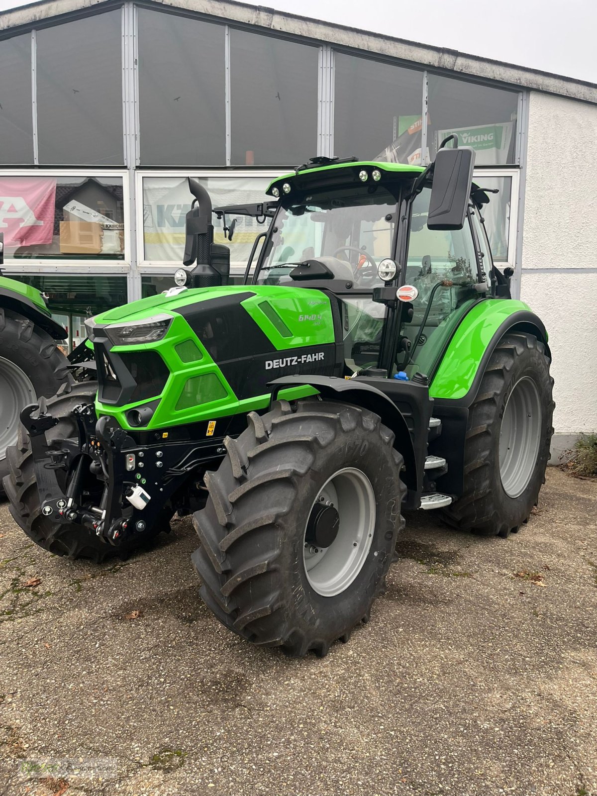 Traktor of the type Deutz-Fahr 6140.4 TTV, Getriebe stufenlos, Werksabverkauf mit Garantie, Neumaschine in Nördlingen (Picture 6)
