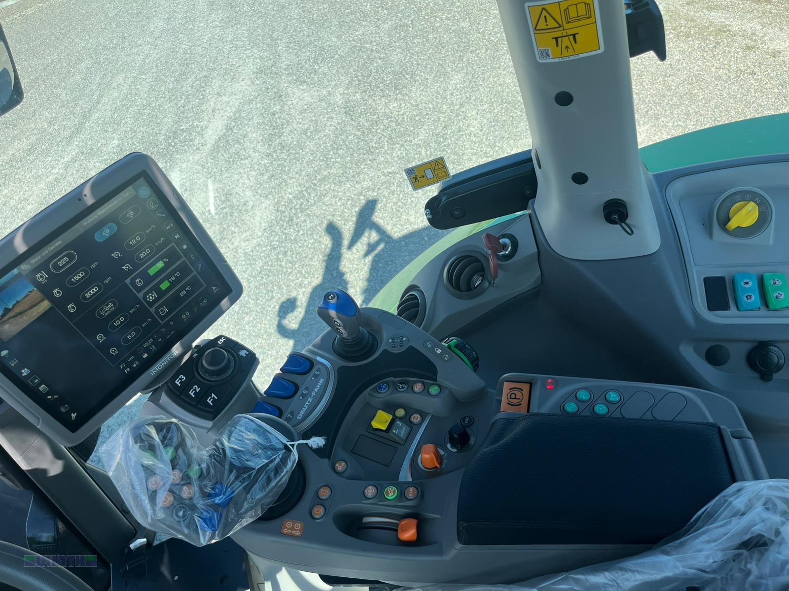 Traktor типа Deutz-Fahr 6140.4 TTV "Vorführschlepper Dezemberaktion 15.000,00 Euro sparen", Neumaschine в Buchdorf (Фотография 8)