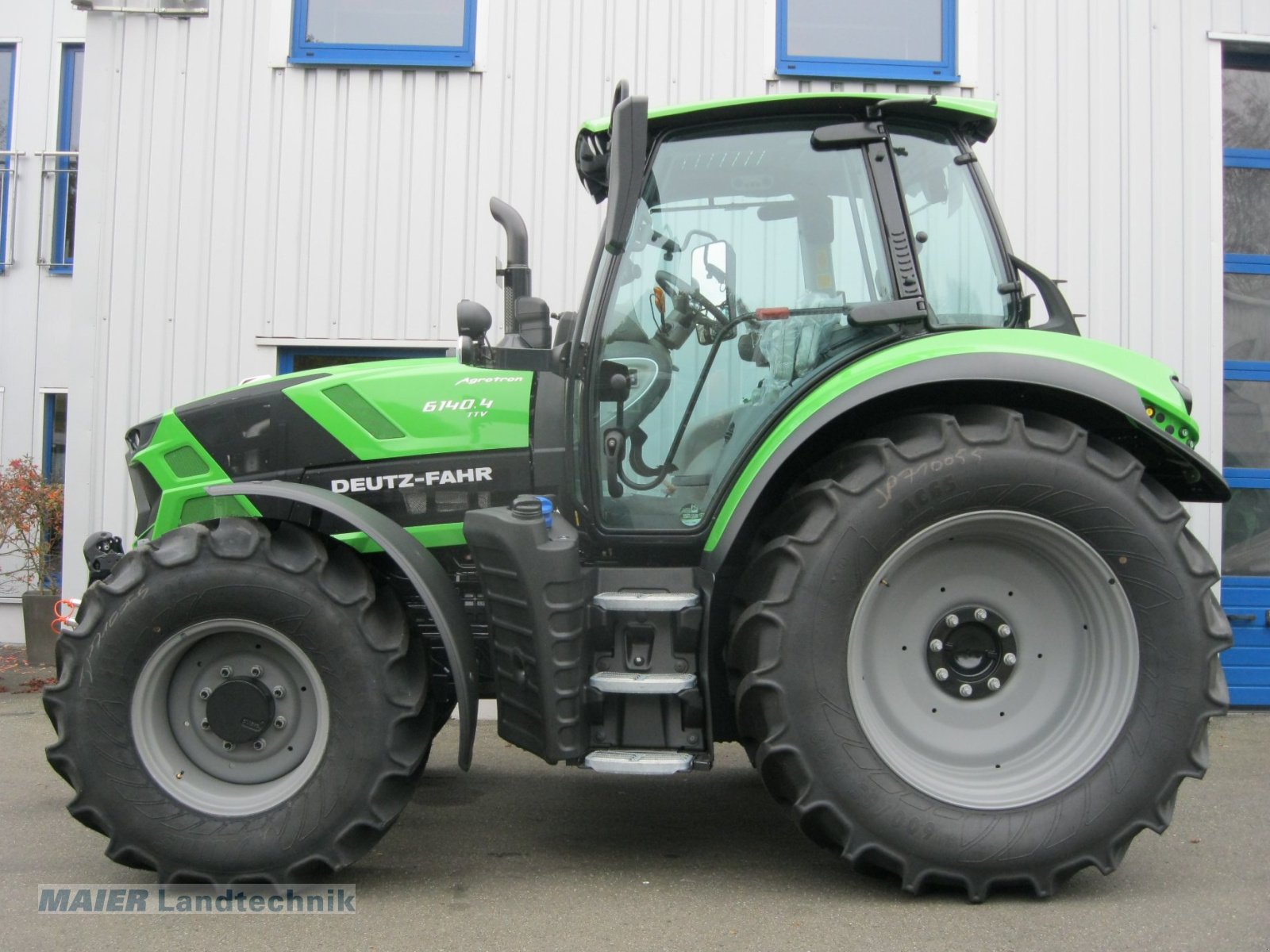 Traktor des Typs Deutz-Fahr 6140.4 TTV, Neumaschine in Dieterskirchen (Bild 3)