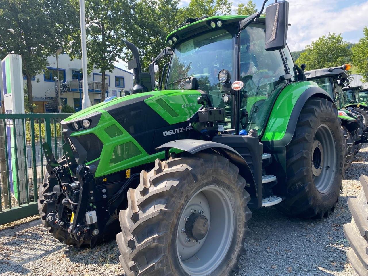 Traktor of the type Deutz-Fahr 6140.4 TTV, Neumaschine in Eslohe–Bremke (Picture 1)