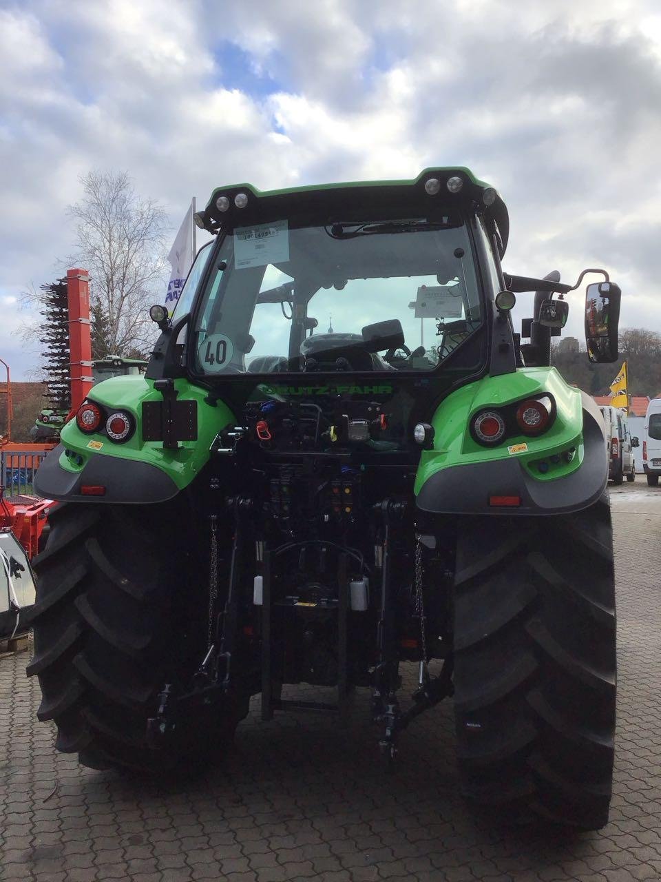 Traktor des Typs Deutz-Fahr 6140.4 TTV, Neumaschine in Burgbernheim (Bild 9)