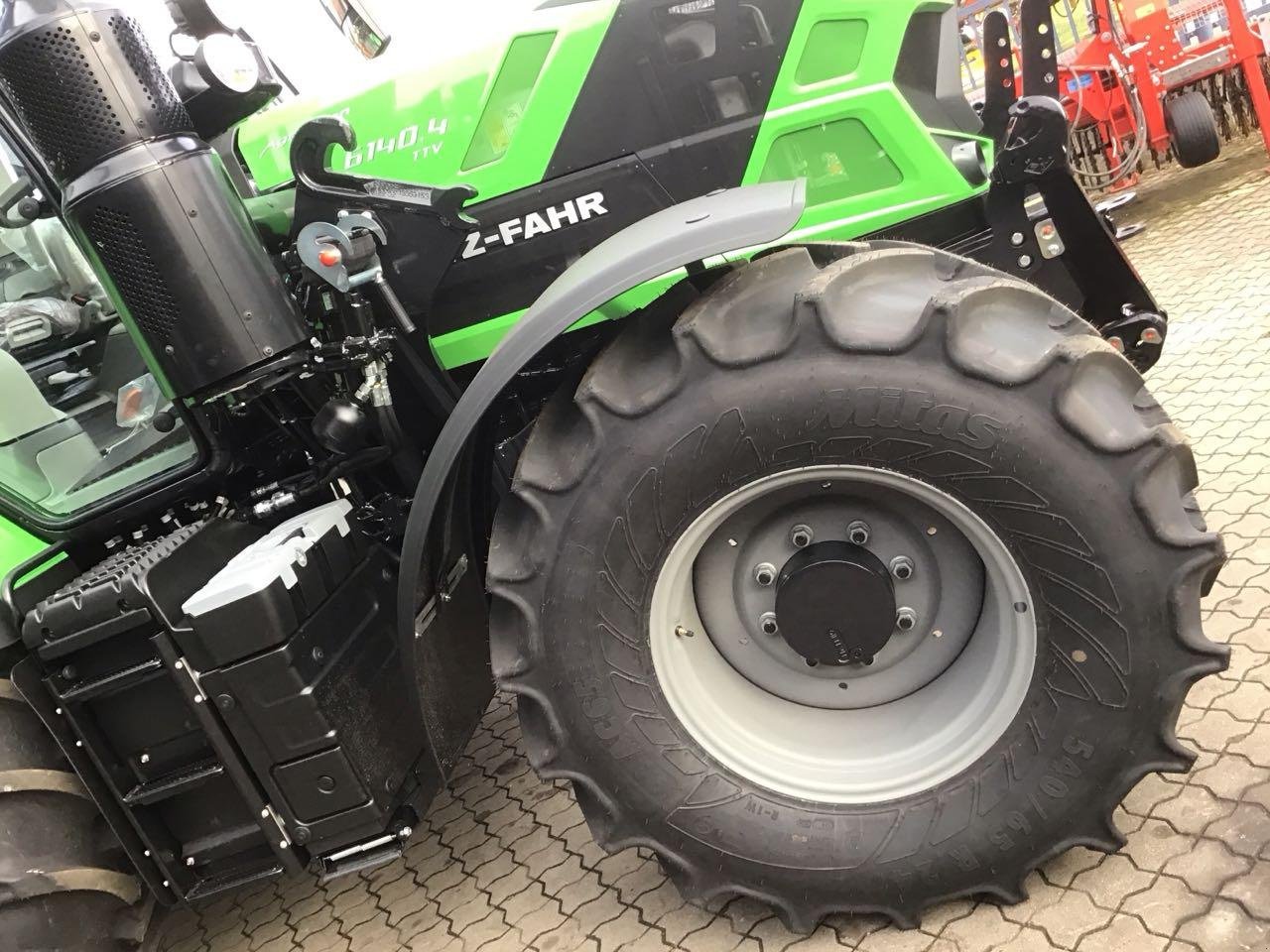 Traktor des Typs Deutz-Fahr 6140.4 TTV, Neumaschine in Burgbernheim (Bild 13)