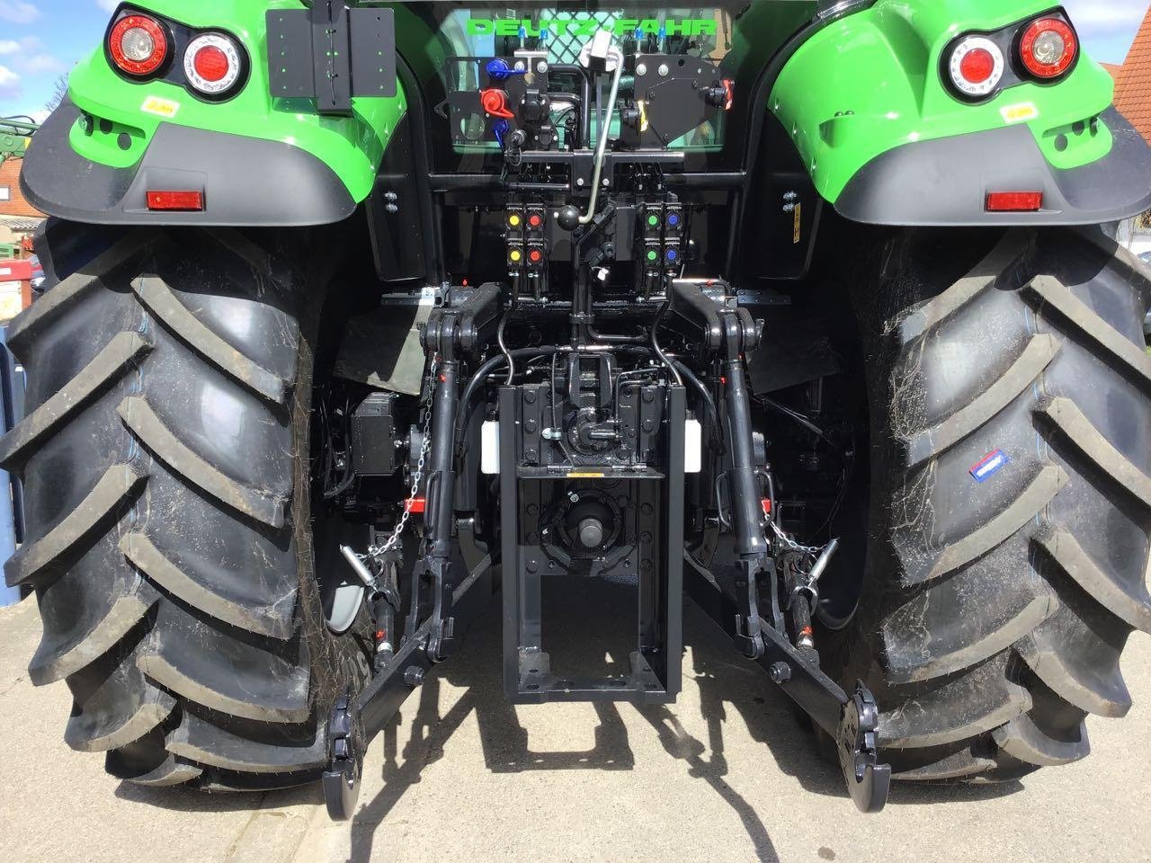 Traktor of the type Deutz-Fahr 6145.4 RC-Shift, Neumaschine in Burgbernheim (Picture 5)