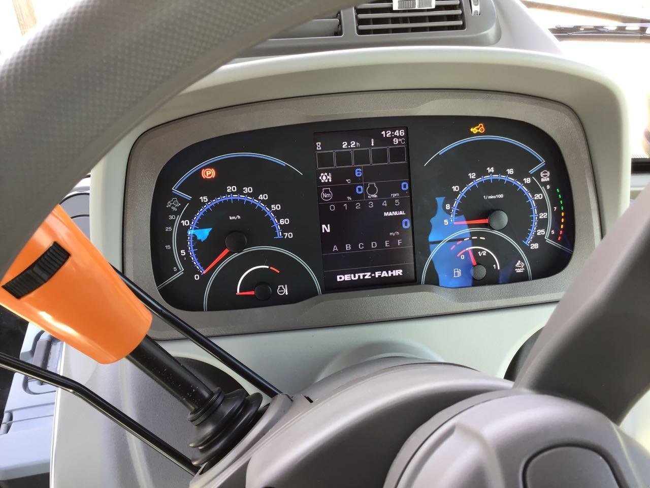 Traktor of the type Deutz-Fahr 6145.4 RC-Shift, Neumaschine in Burgbernheim (Picture 13)