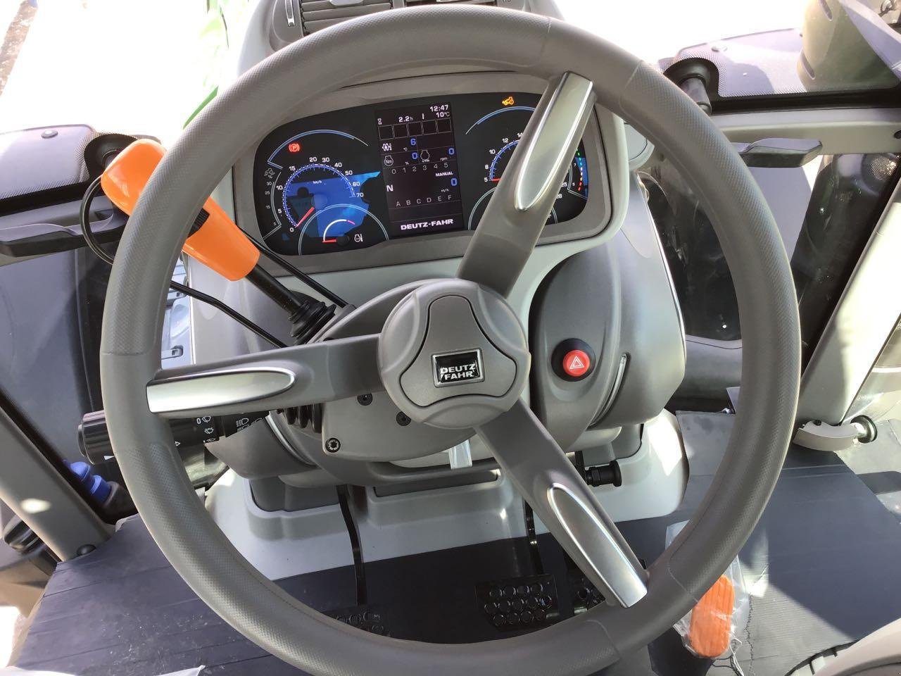 Traktor of the type Deutz-Fahr 6145.4 RC-Shift, Neumaschine in Burgbernheim (Picture 16)