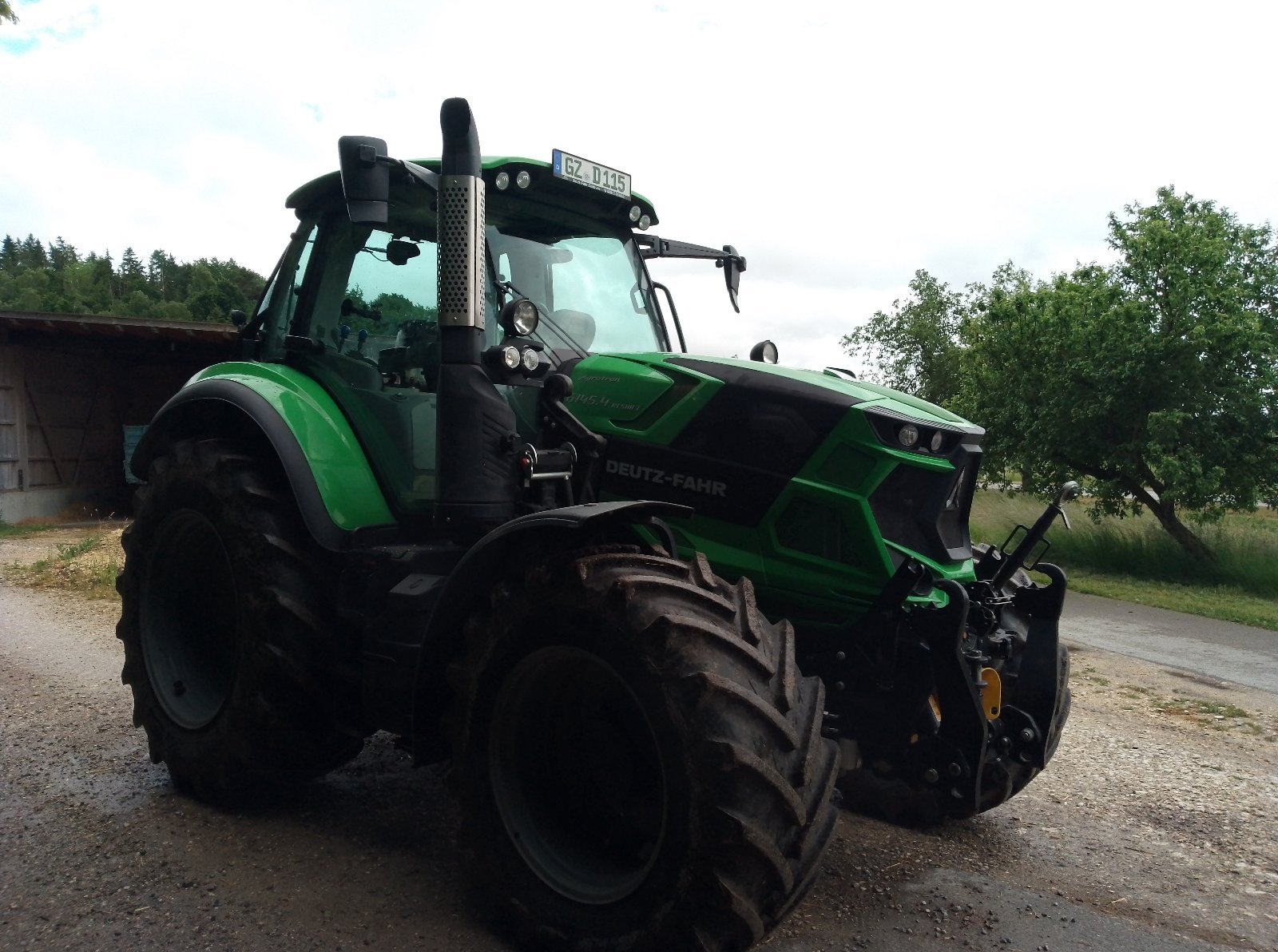Traktor van het type Deutz-Fahr 6145.4, Gebrauchtmaschine in Dürrlauingen  (Foto 2)