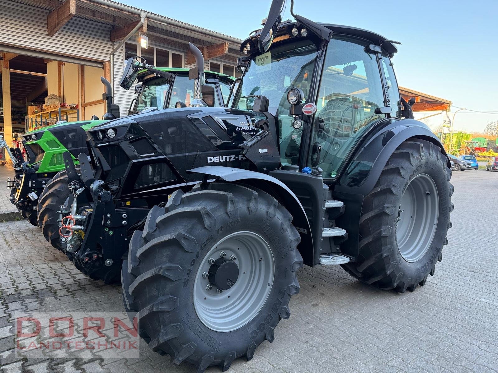 Traktor des Typs Deutz-Fahr 6150.4 RV, Neumaschine in Bruckberg (Bild 2)