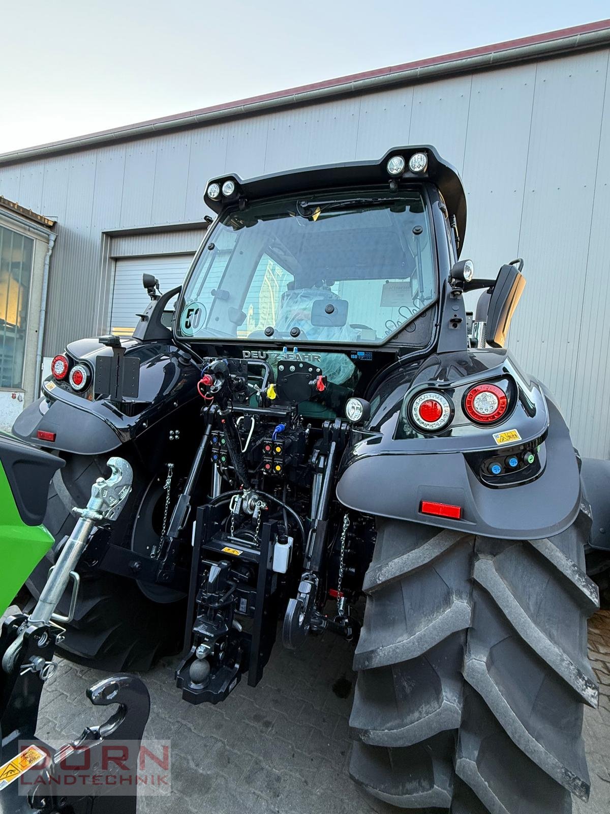 Traktor des Typs Deutz-Fahr 6150.4 RV, Neumaschine in Bruckberg (Bild 3)