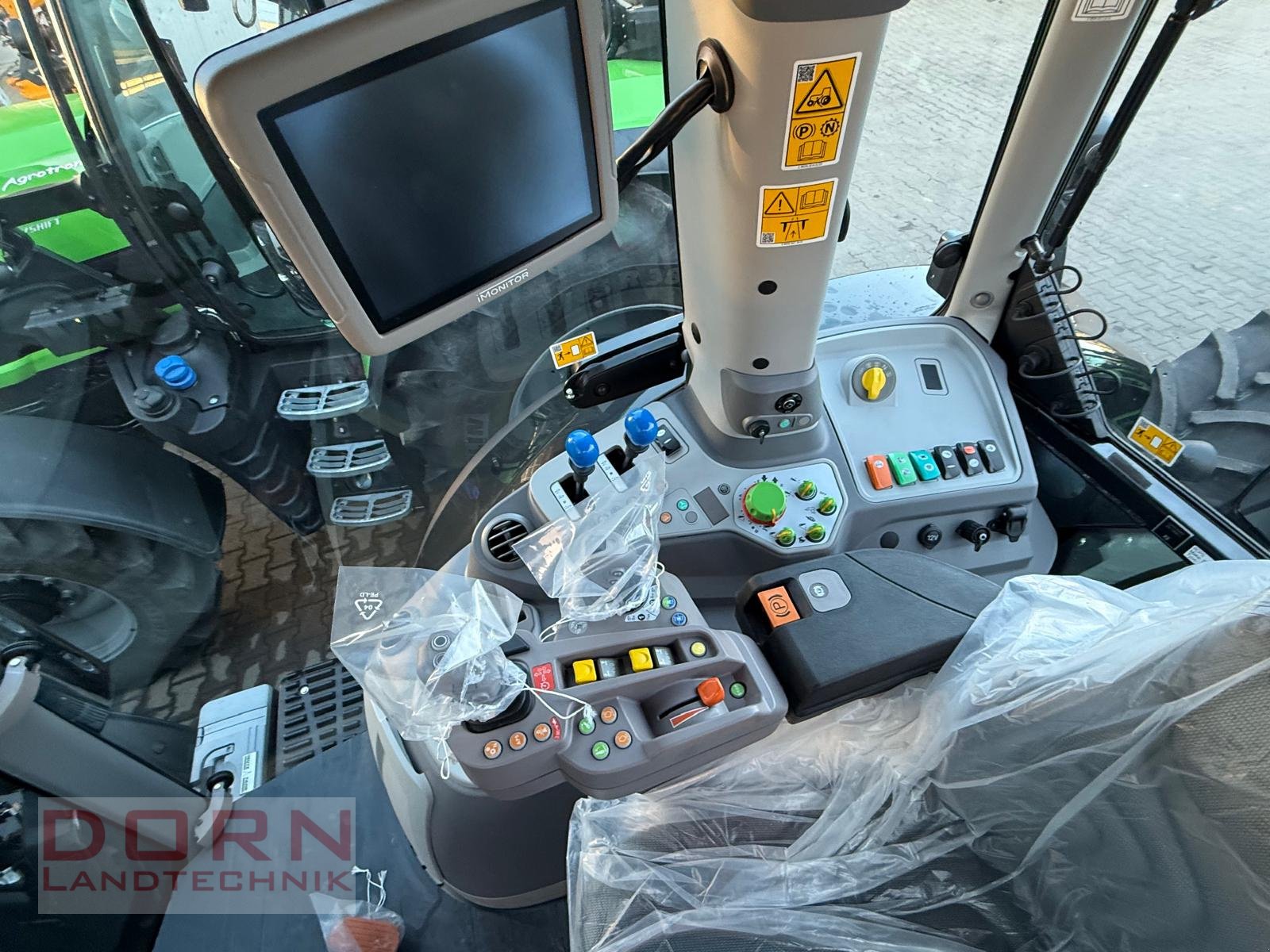 Traktor des Typs Deutz-Fahr 6150.4 RV, Neumaschine in Bruckberg (Bild 4)