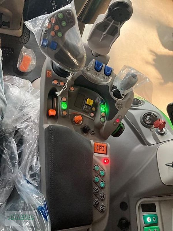 Traktor des Typs Deutz-Fahr 6150.4 TTV 30 Jahre, Neumaschine in Schlettau (Bild 10)