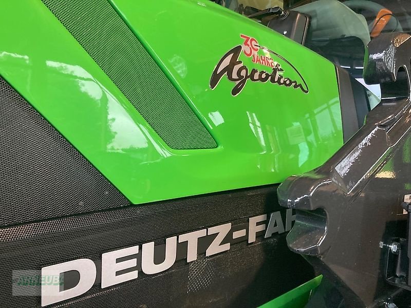 Traktor des Typs Deutz-Fahr 6150.4 TTV 30 Jahre, Neumaschine in Schlettau (Bild 2)