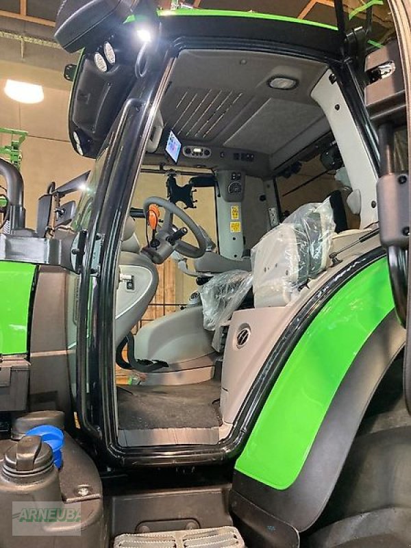 Traktor des Typs Deutz-Fahr 6150.4 TTV 30 Jahre, Neumaschine in Schlettau (Bild 7)