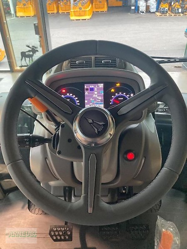 Traktor des Typs Deutz-Fahr 6150.4 TTV 30 Jahre, Neumaschine in Schlettau (Bild 9)