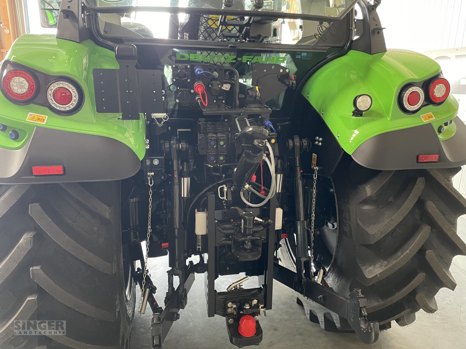 Traktor des Typs Deutz-Fahr 6150.4 TTV Agrotron, Neumaschine in Ebenhofen (Bild 8)