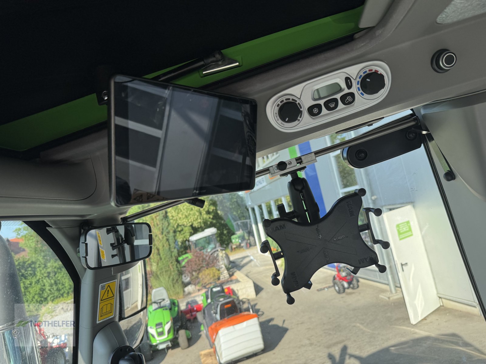 Traktor του τύπου Deutz-Fahr 6150.4 TTV Sondermodell 30 Jahre Agrotron, Neumaschine σε Pforzen (Φωτογραφία 20)